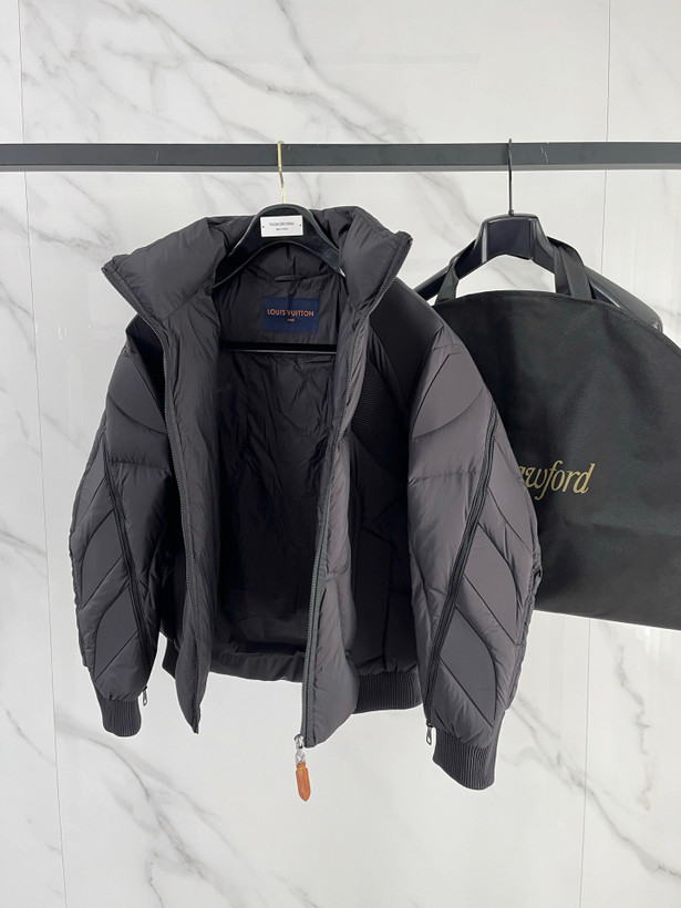 کاپشن برند Louis Vuitton مدل ۲۰۲۶
