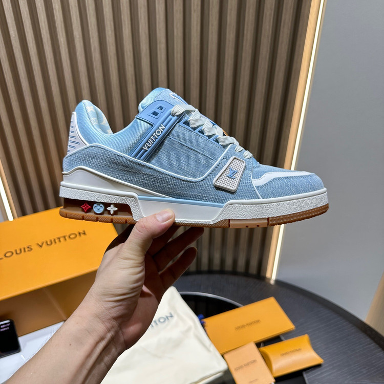 اسنیکر برند Louis Vuitton