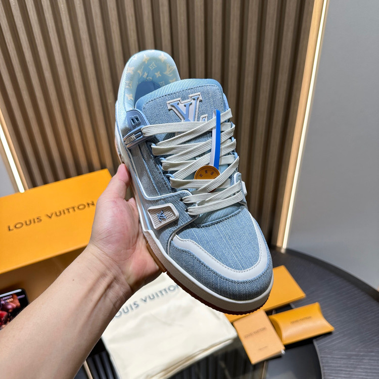 اسنیکر برند Louis Vuitton