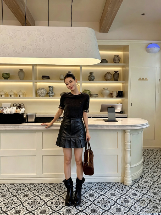 دامن چرم برند Meet Her