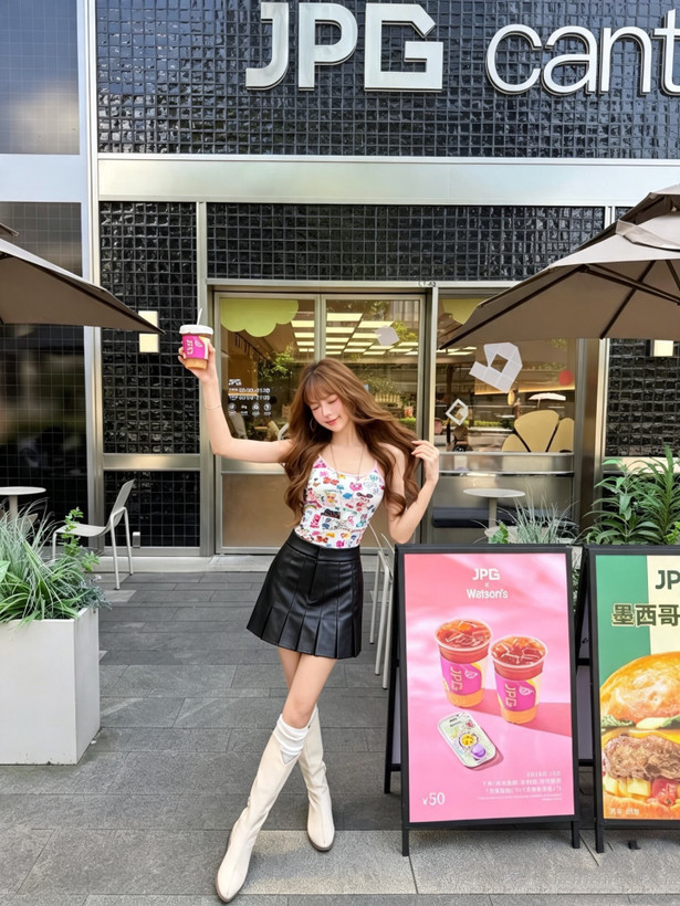 دامن چرم برند Meet Her