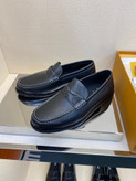 کالج مردانه برند Louis Vuitton
