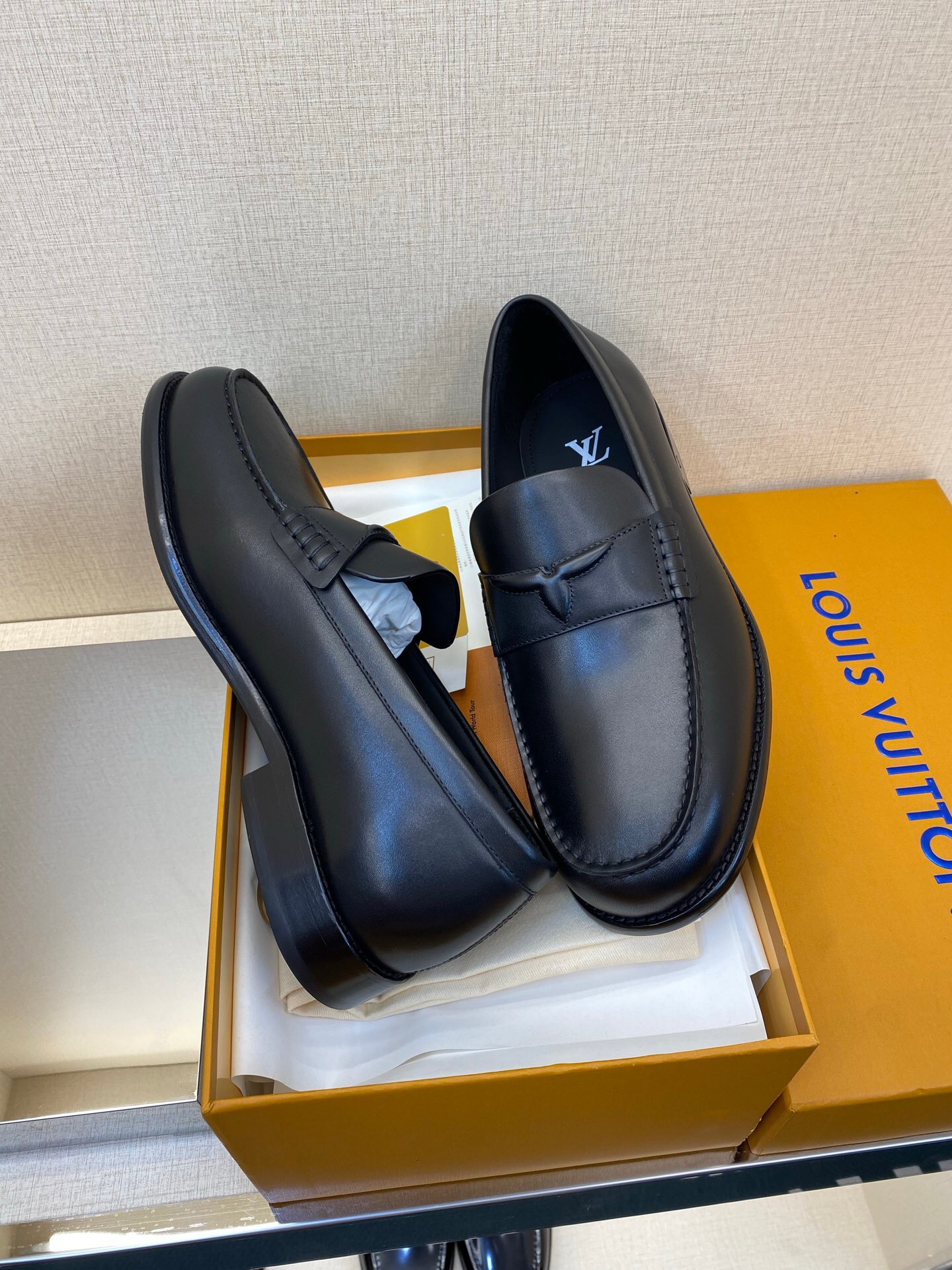 کالج مردانه برند Louis Vuitton