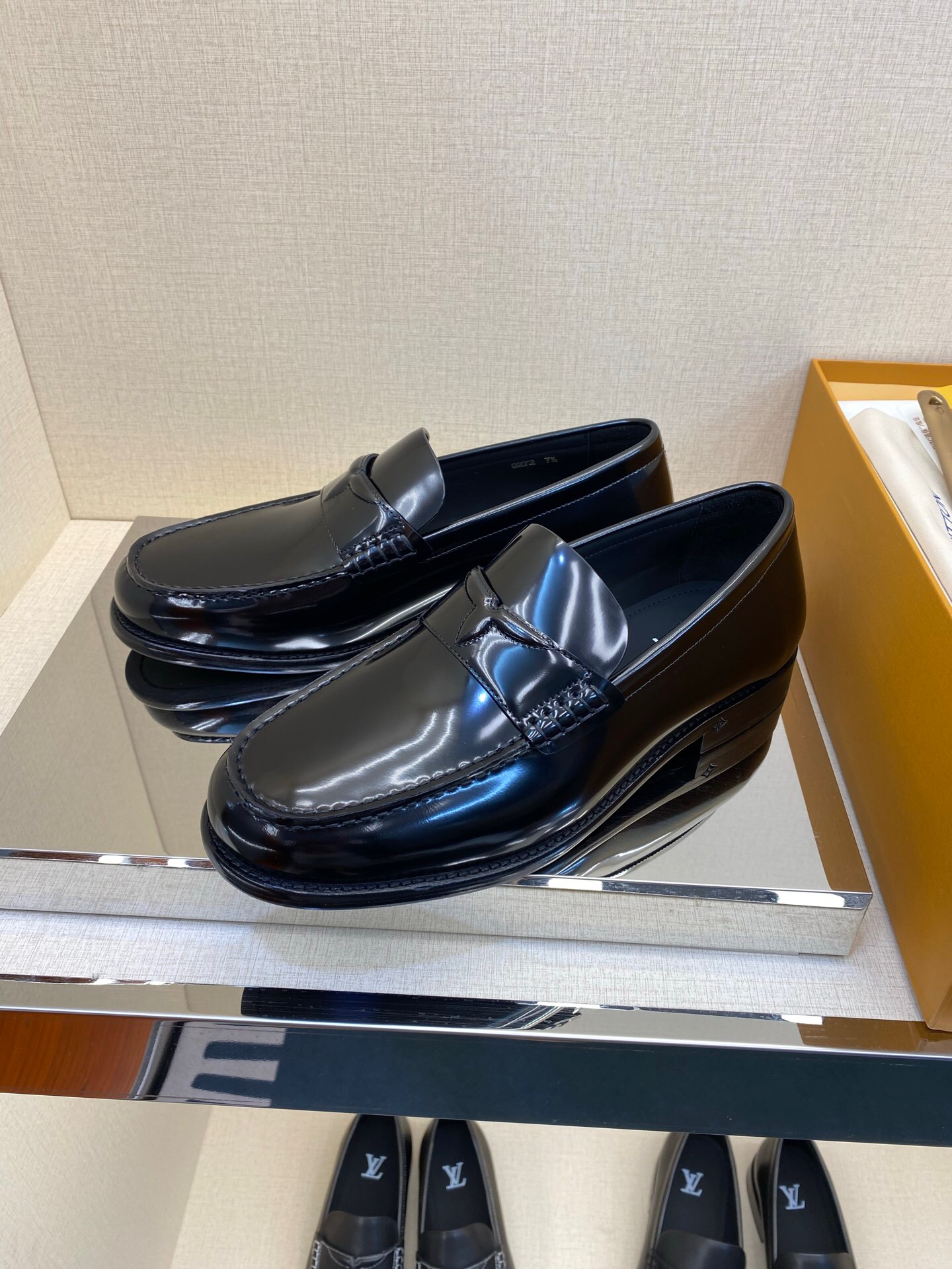 کالج مردانه برند Louis Vuitton