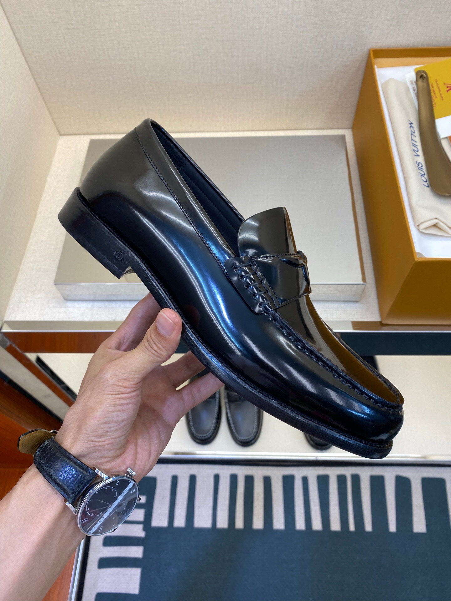 کالج مردانه برند Louis Vuitton