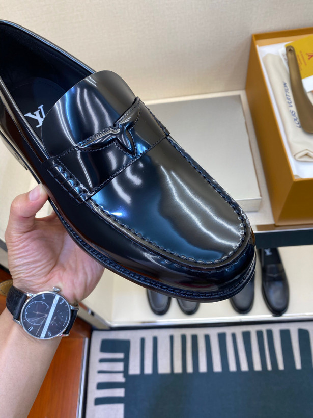 کالج مردانه برند Louis Vuitton