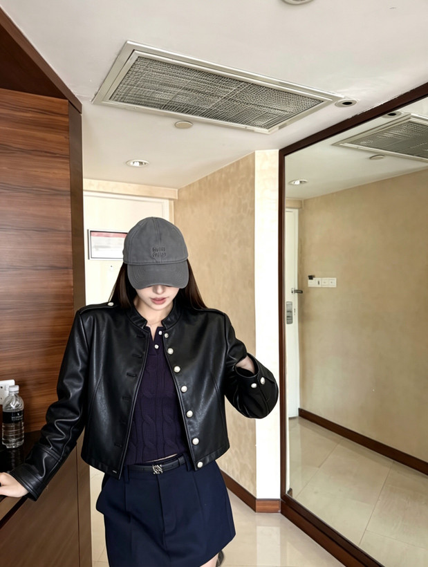 کت چرم زنانه برند Meet Her