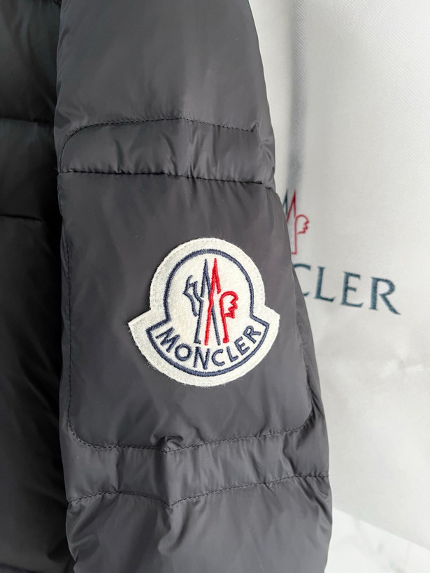 کاپشن مردانه برند Moncler