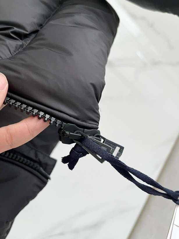 کاپشن مردانه برند Moncler