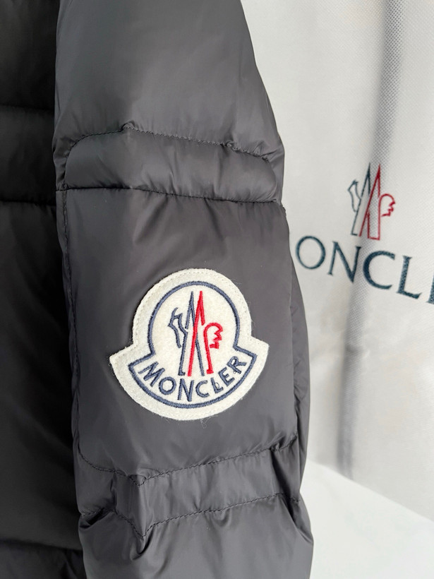 کاپشن مردانه برند Moncler