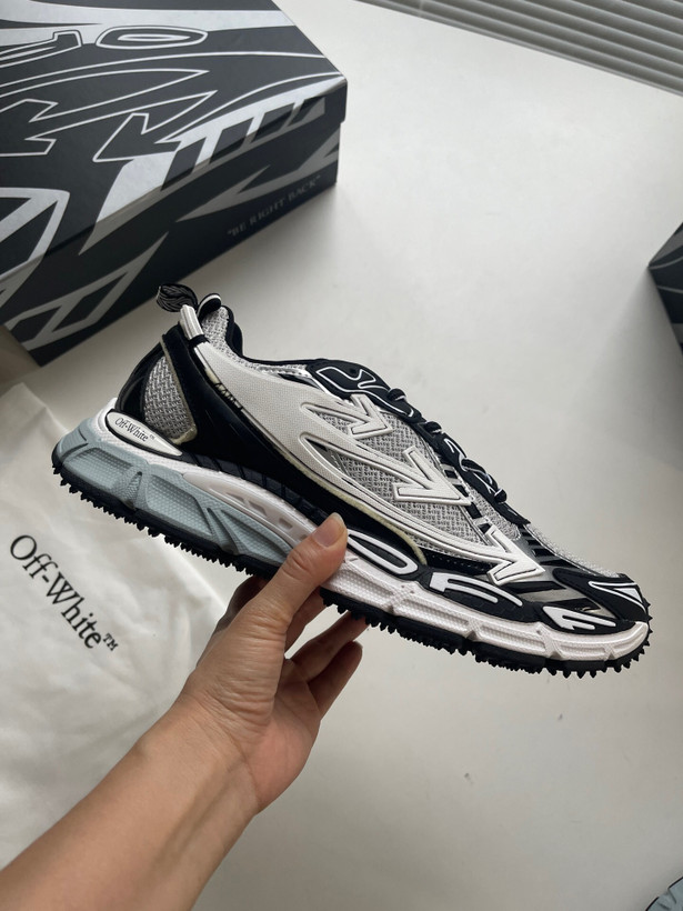 اسنیکر برند OFF WHITE مدل RIGHT BACK