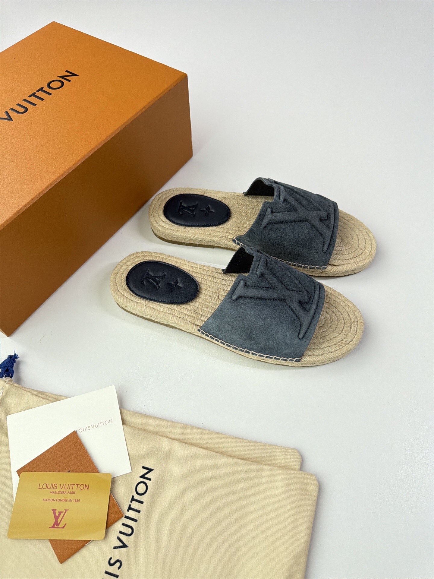 صندل مردانه برند Louis Vuitton
