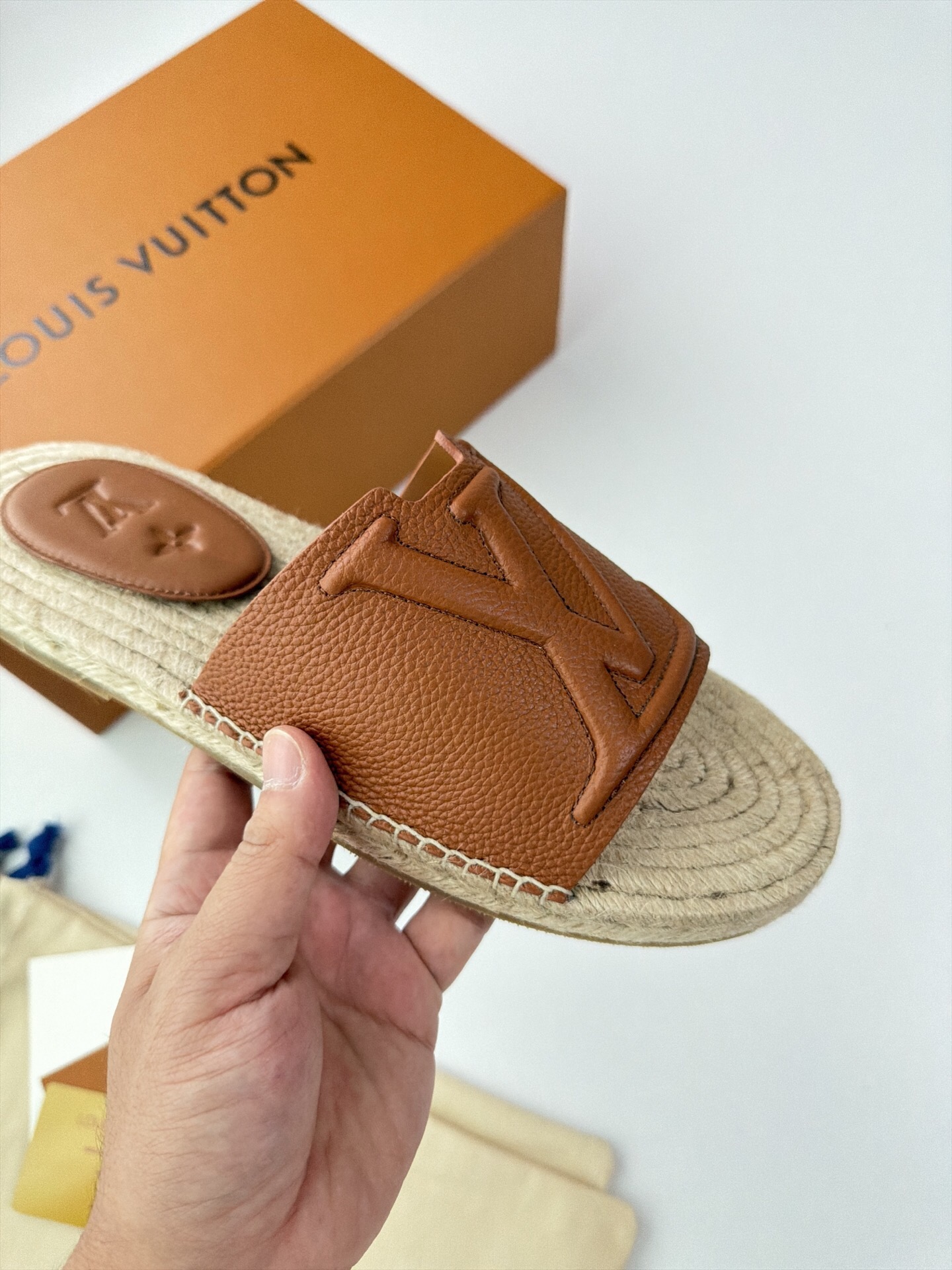صندل مردانه برند Louis Vuitton