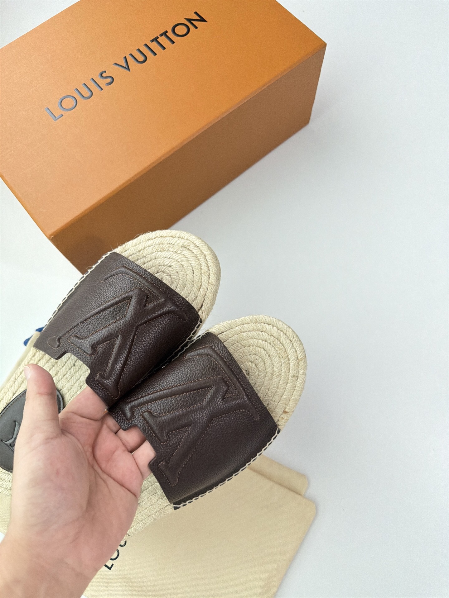 صندل مردانه برند Louis Vuitton