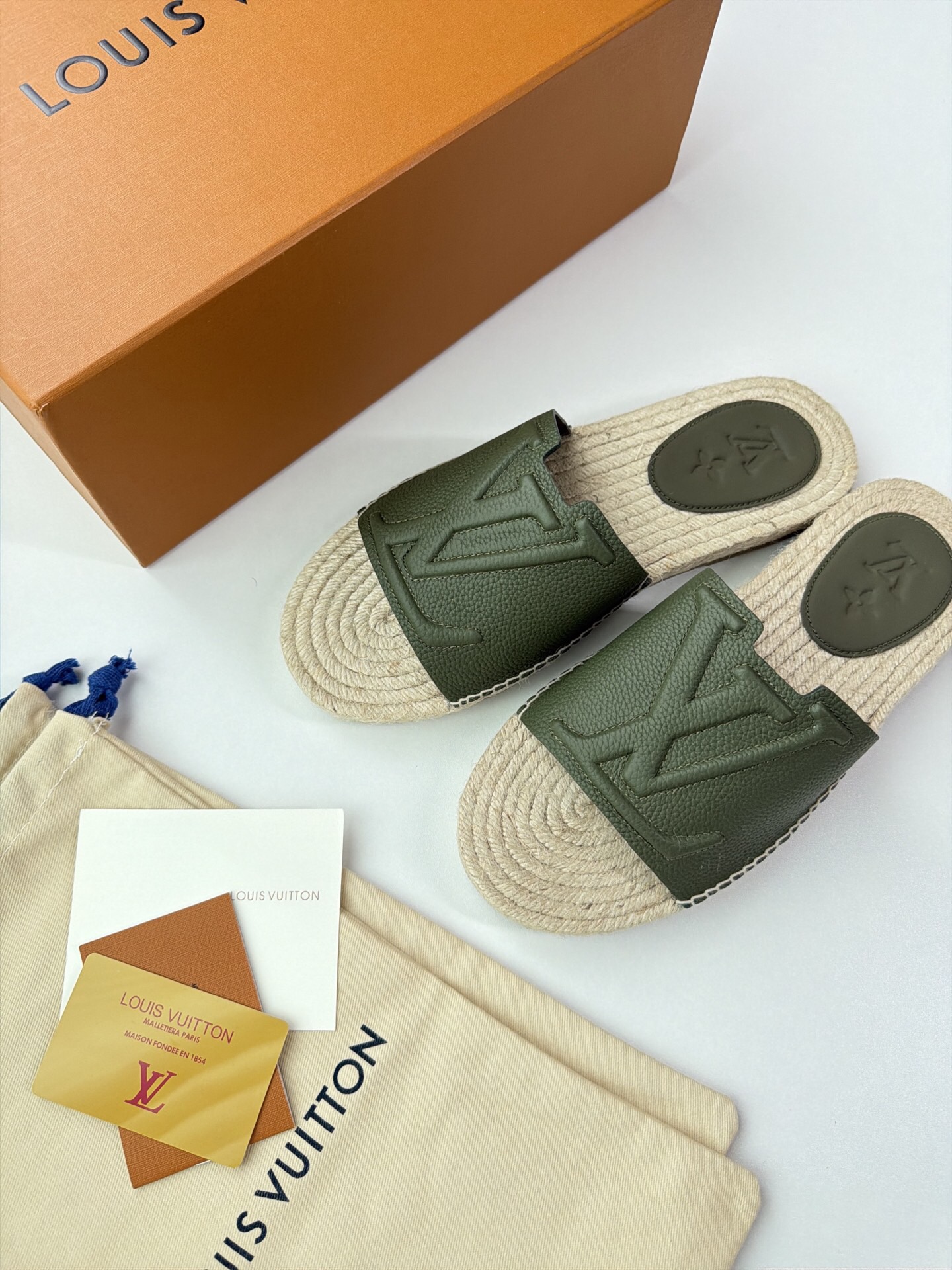 صندل مردانه برند Louis Vuitton
