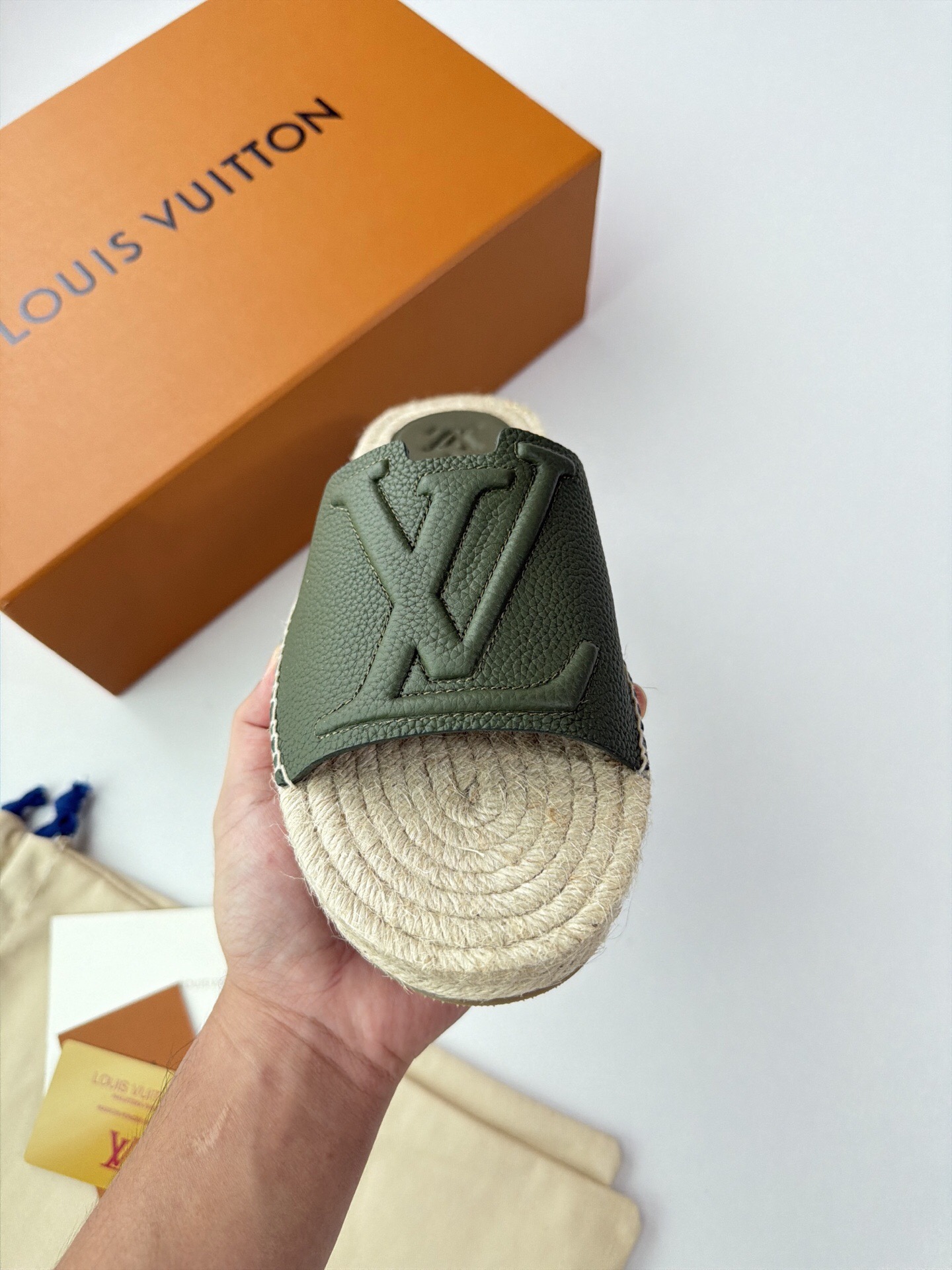صندل مردانه برند Louis Vuitton