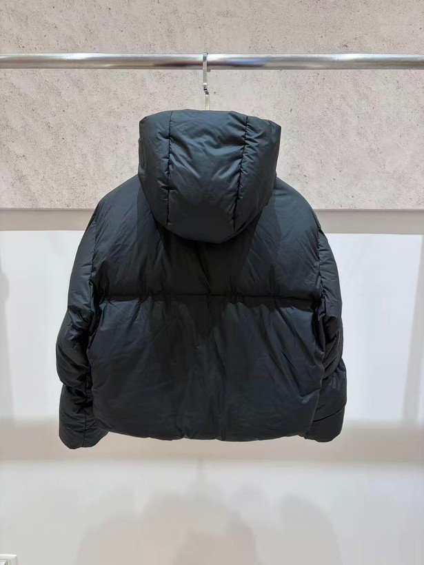 کاپشن زنانه برند Prada