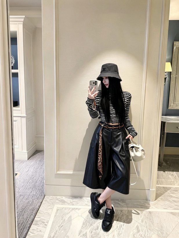شلوارک چرم زنانه برند Meet Her
