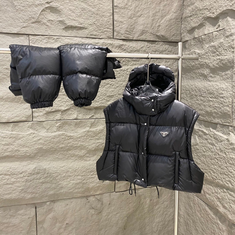 کاپشن زنانه برند Prada