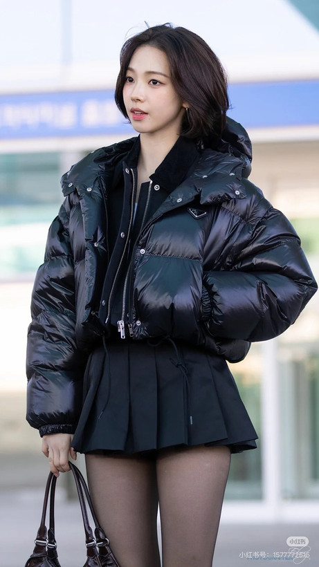 کاپشن زنانه برند Prada