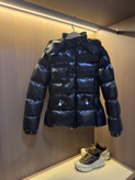 کاپشن زنانه برند Moncler