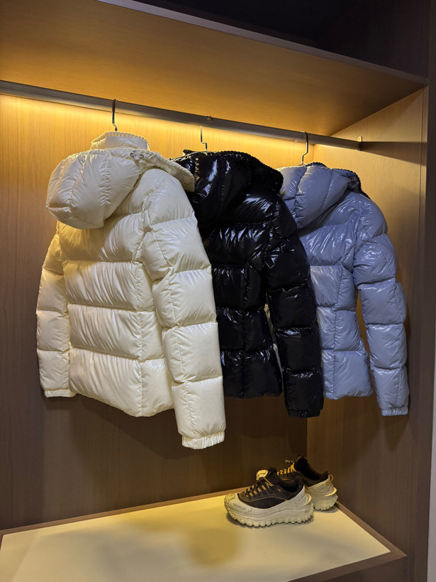 کاپشن زنانه برند Moncler