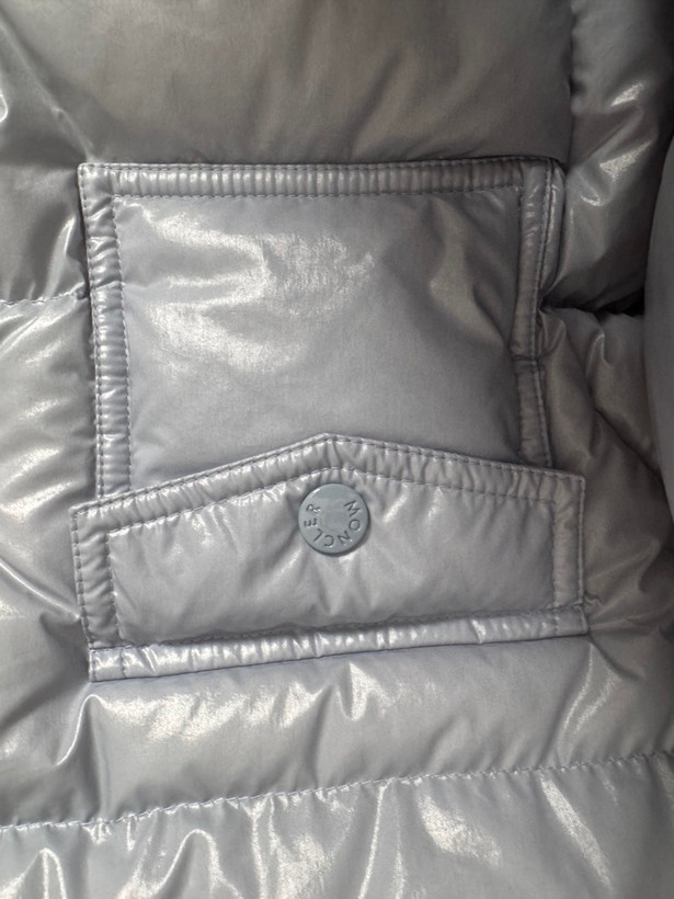 کاپشن زنانه برند Moncler
