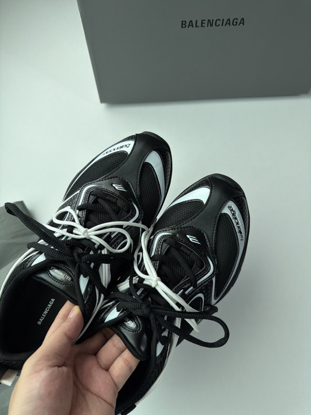 اسنیکر برند Balenciaga مدل Radar 2026