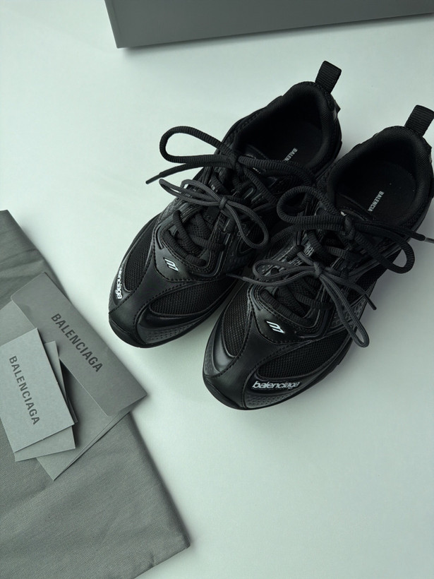 اسنیکر برند Balenciaga مدل Radar 2026