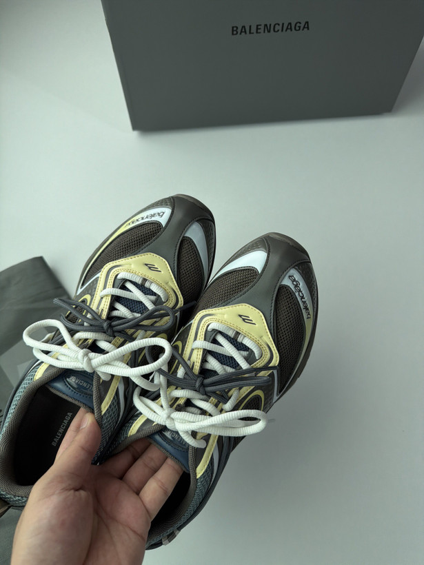 اسنیکر برند Balenciaga مدل Radar 2026