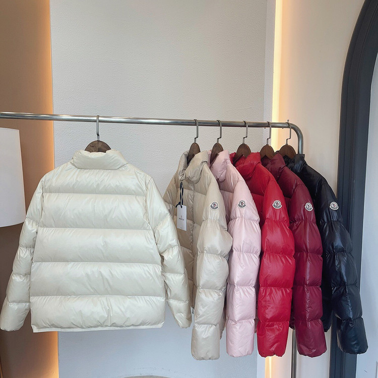 کاپشن زنانه برند Moncler