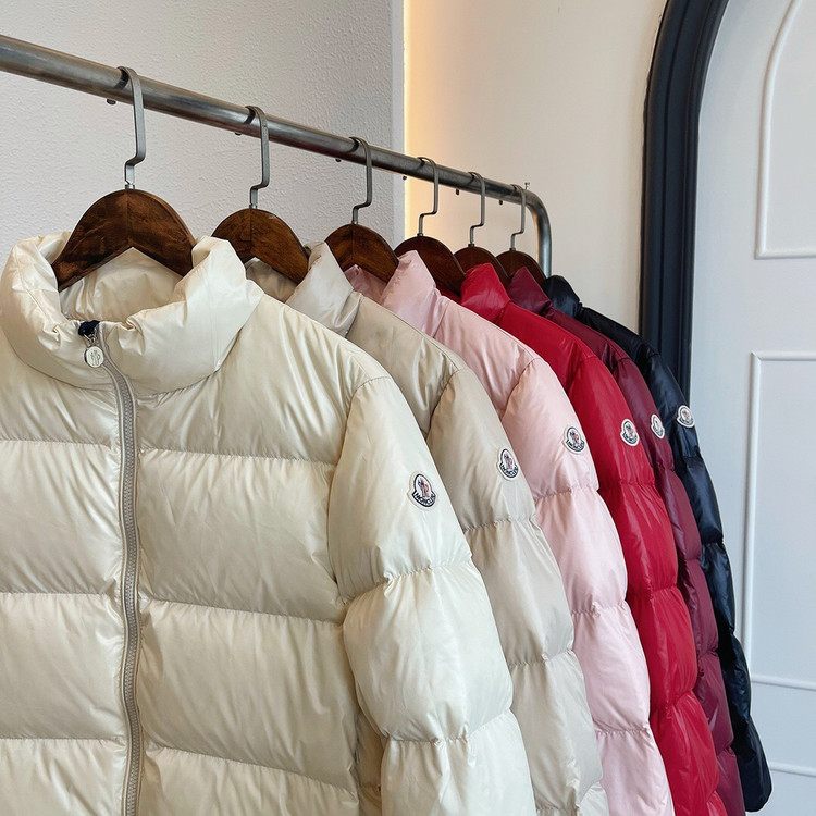 کاپشن زنانه برند Moncler