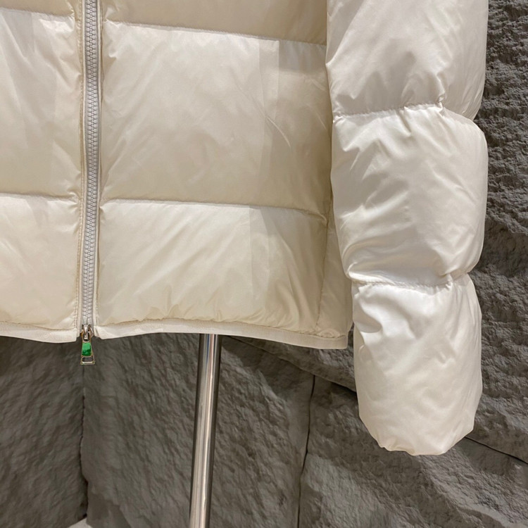 کاپشن زنانه برند Moncler