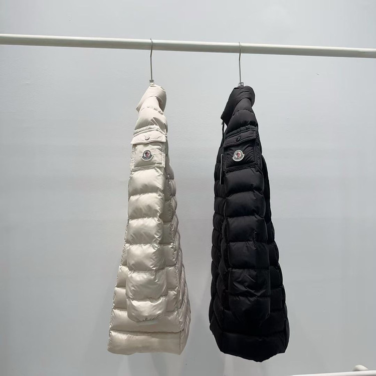 کاپشن زنانه برند Moncler