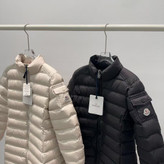 کاپشن زنانه برند Moncler