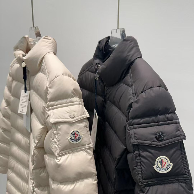 کاپشن زنانه برند Moncler
