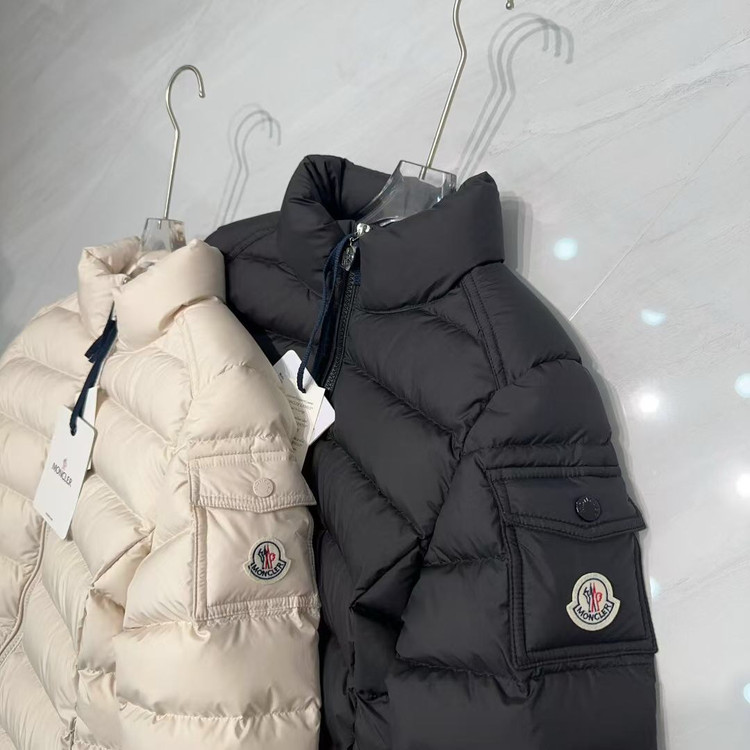 کاپشن زنانه برند Moncler