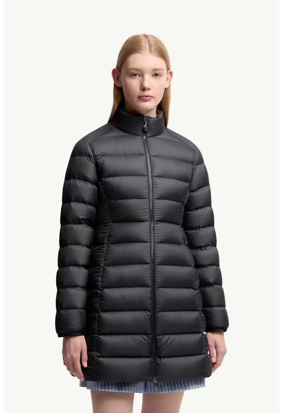 کاپشن زنانه برند Moncler
