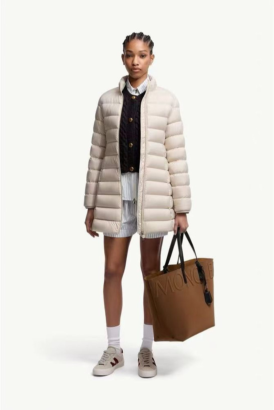 کاپشن زنانه برند Moncler