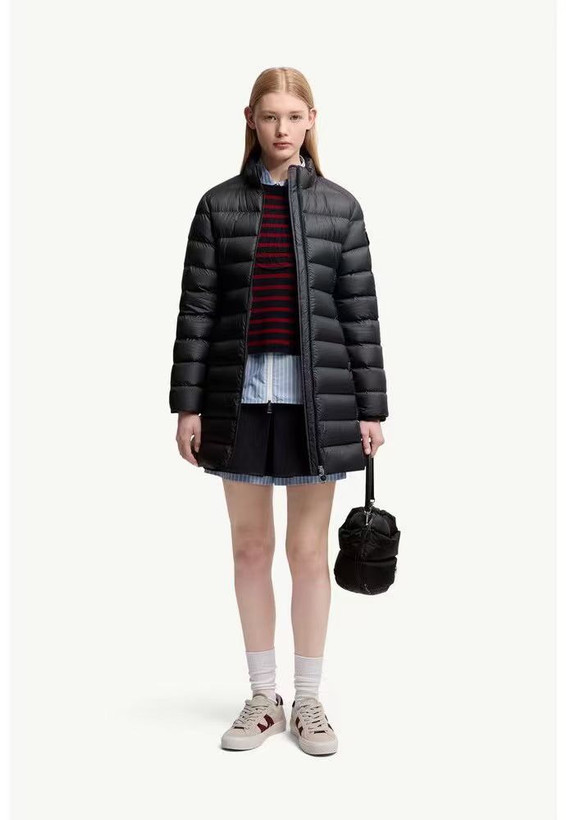 کاپشن زنانه برند Moncler