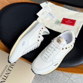 اسنیکر برند Valentino