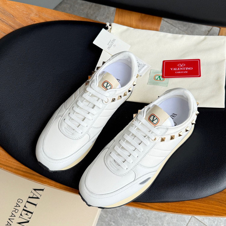 اسنیکر برند Valentino