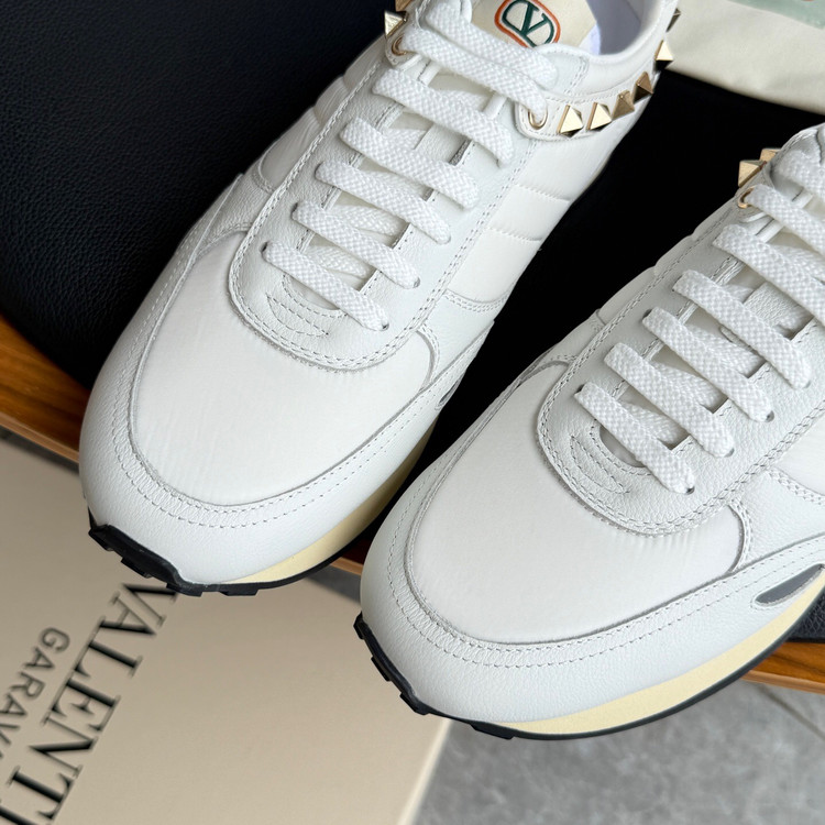 اسنیکر برند Valentino