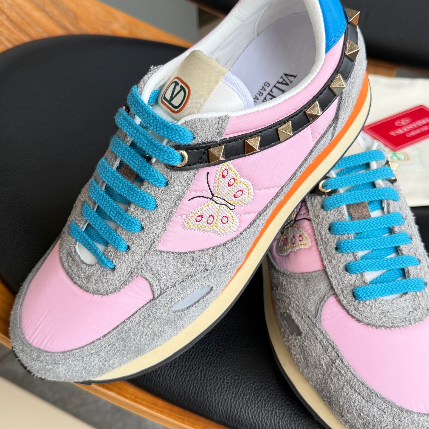 اسنیکر برند Valentino