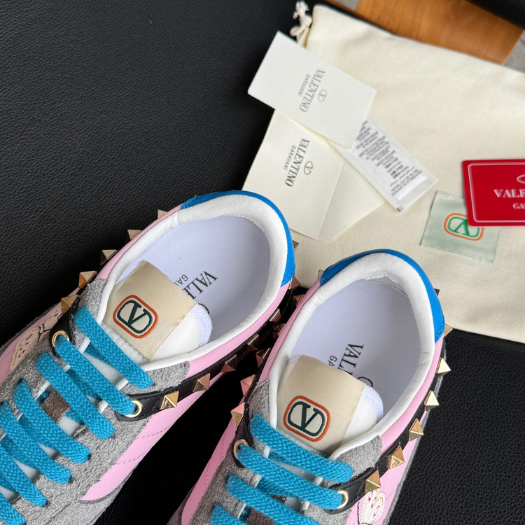 اسنیکر برند Valentino