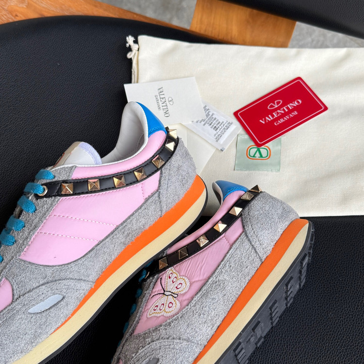 اسنیکر برند Valentino