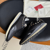 اسنیکر برند Valentino