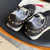 اسنیکر برند Valentino
