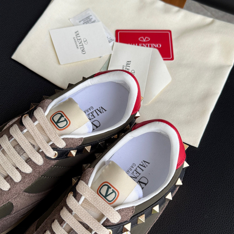 اسنیکر برند Valentino