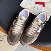 اسنیکر برند Valentino
